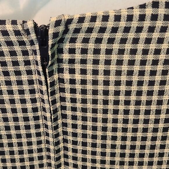 Size 10 Midi Black and Cream Colored Checked Long Sleeve Dress - Picture 3 of 13